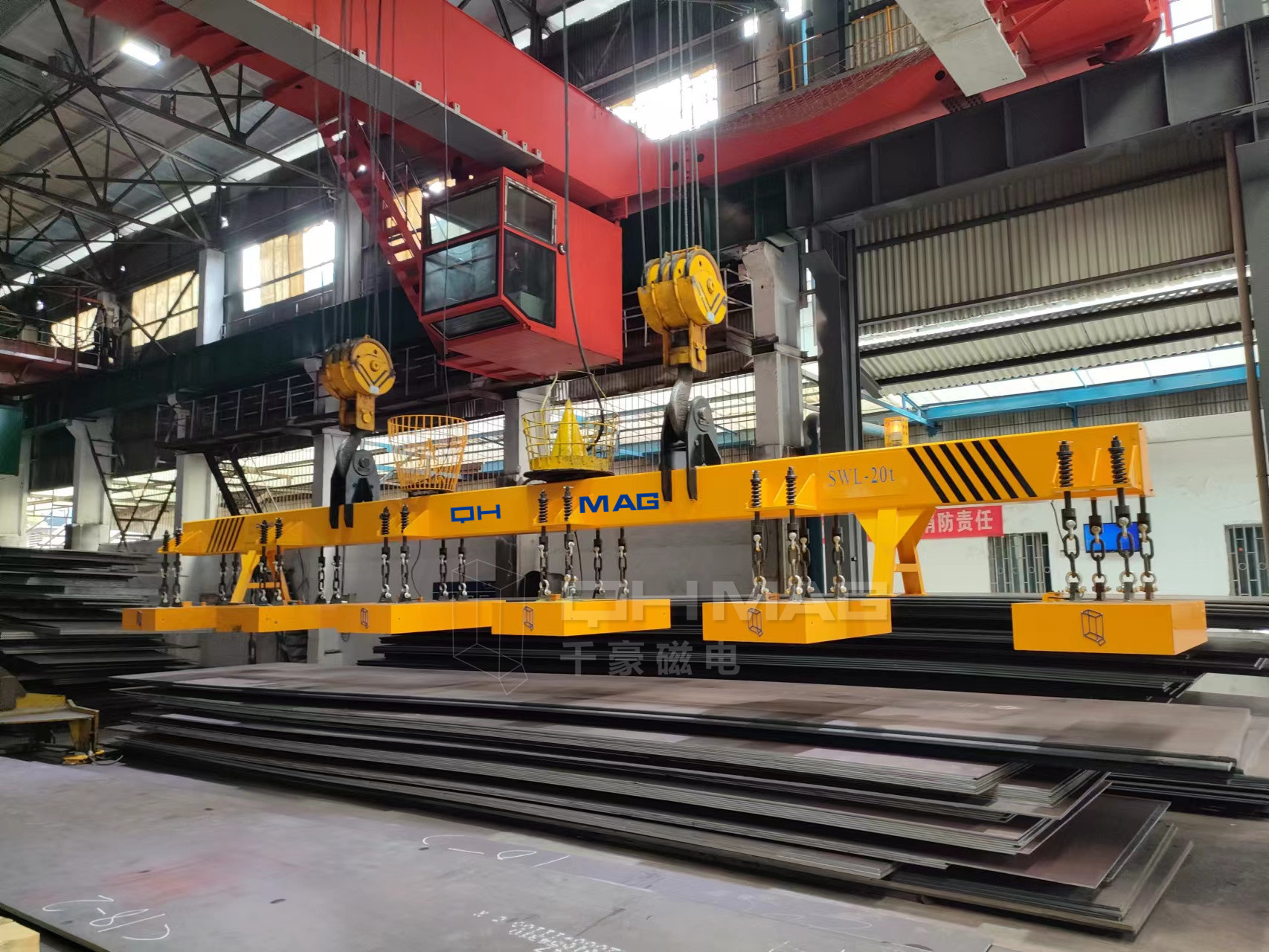 6米长钢板用什么吊具吊装,大型吊车吊装钢板专用吊具