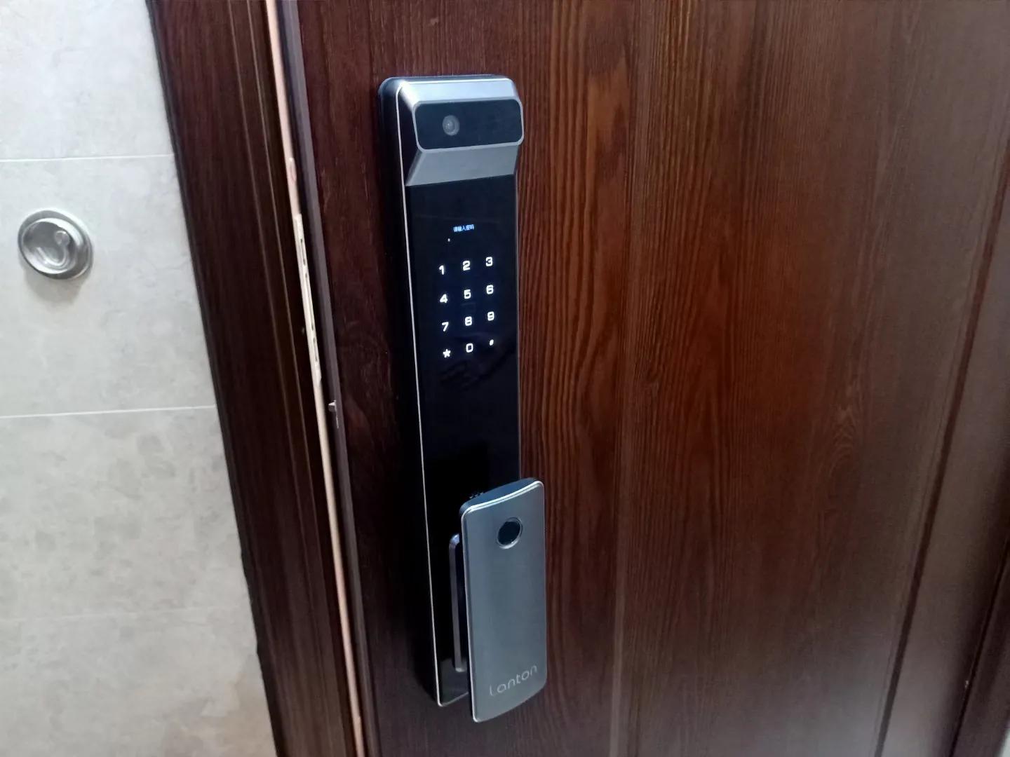 半自动指纹锁为什么价格差那么多,锁匠为什么不建议换指纹锁