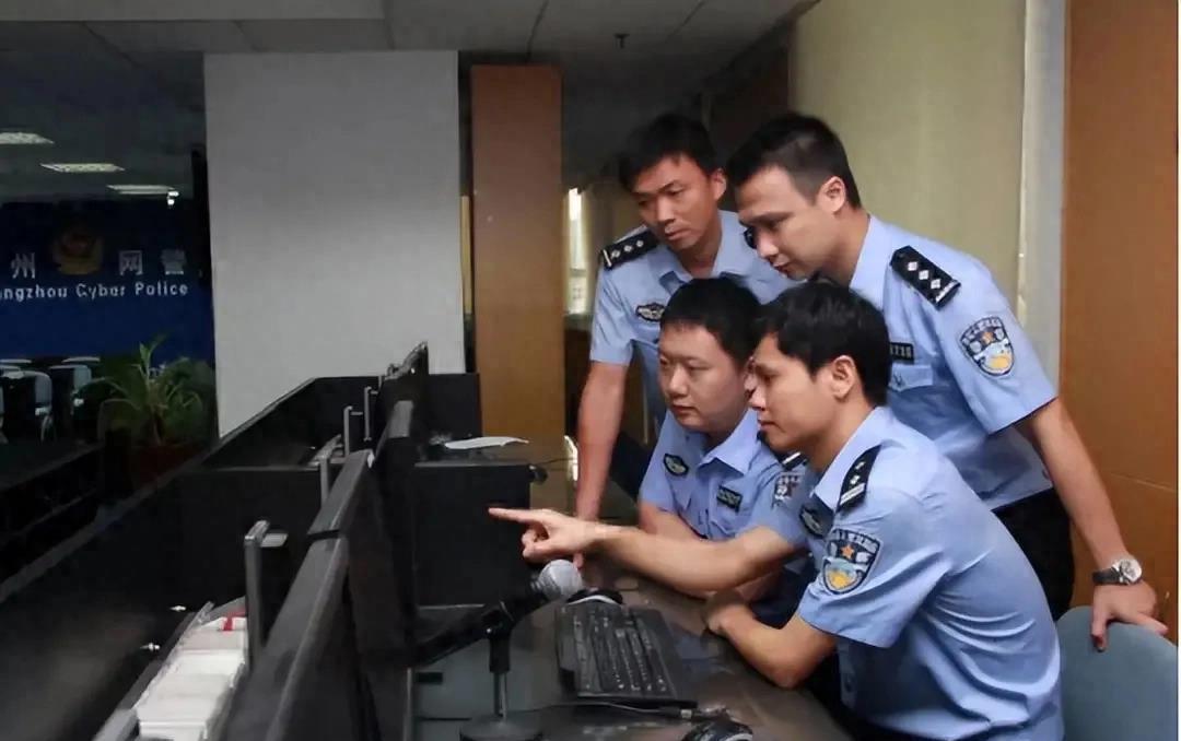 挑战下身全裸无底线！广西女子在多个地标处拍“不雅照”辣眼睛！