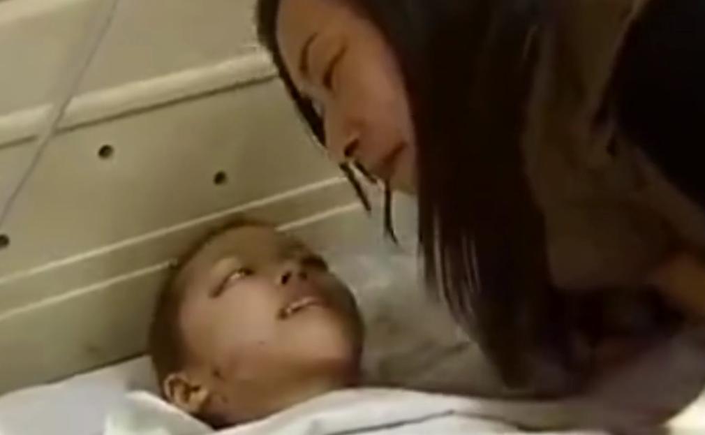 四川10岁女孩生命垂危,四川十岁女孩身体溃烂父母辟谣