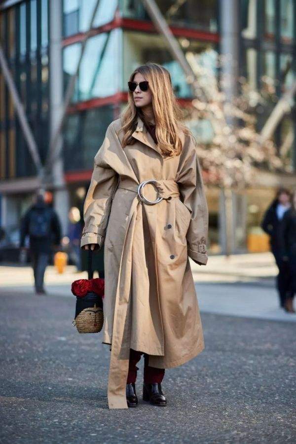 过了四十不要再穿二十几岁的衣服,过了40岁就不能穿得太成熟