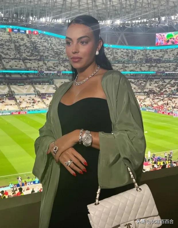 c罗女友乔治娜穿球衣,c罗历任女友乔治娜