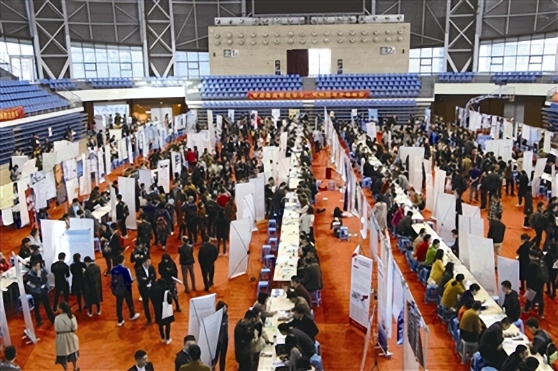 中国高级技工缺2200多万，本科生毕业没工作，技校招生却无人问津