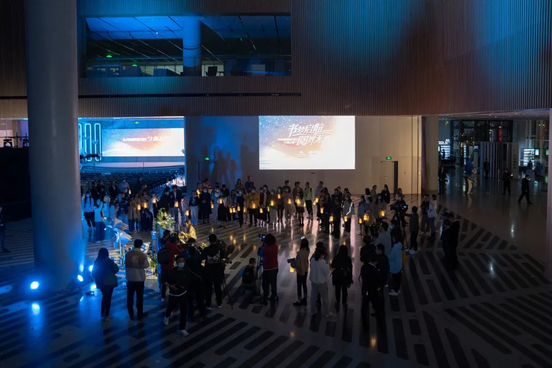 提灯夜游拍照姿势,提灯夜游天街