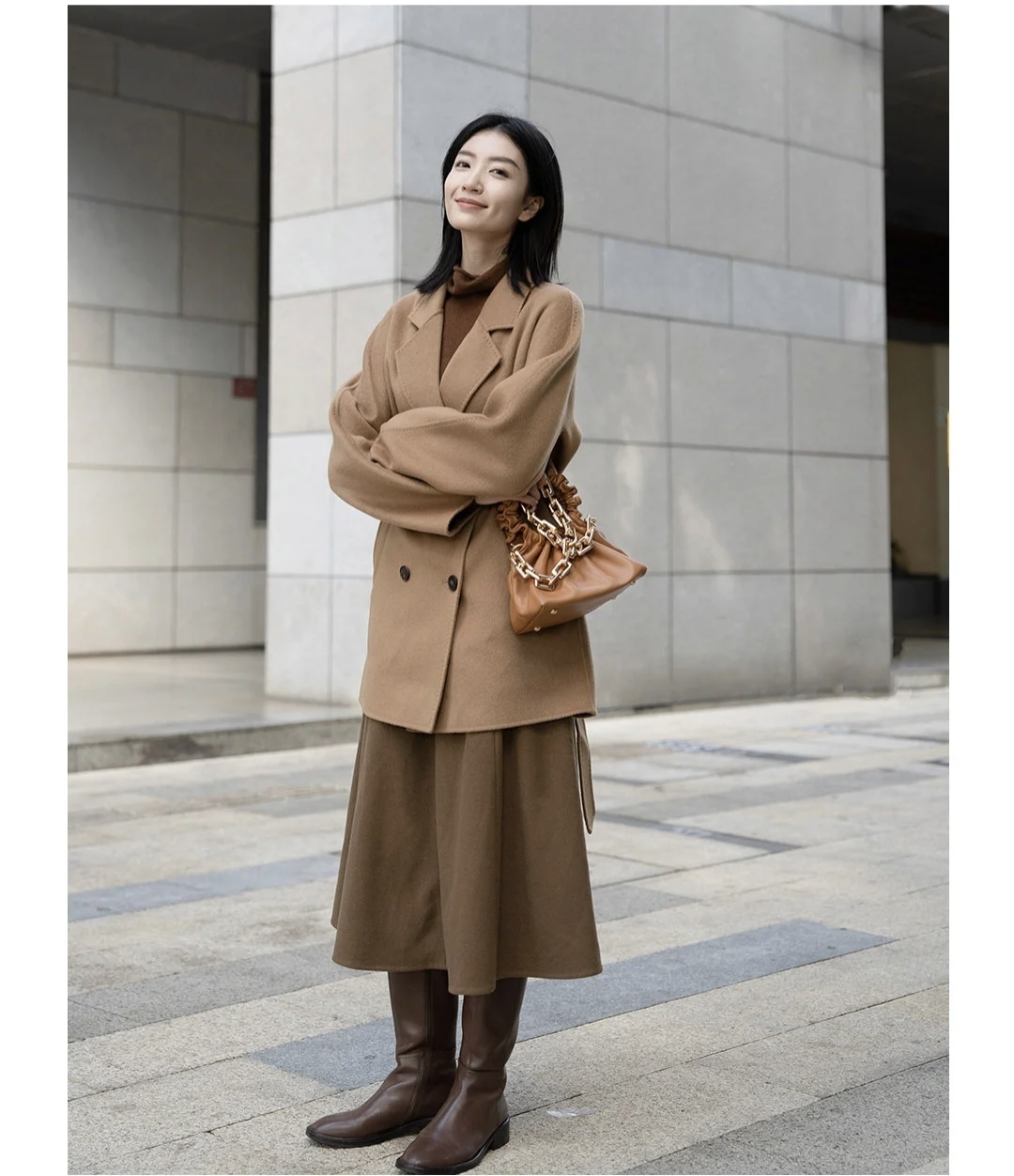 冬季流行鱼尾裙短款羽绒服穿搭,深色羽绒服搭配什么色的半身裙