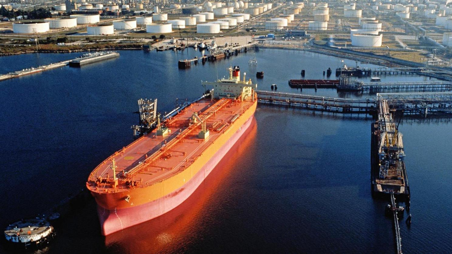 中国进口原油还是成品油,一边进口原油一边出口成品油