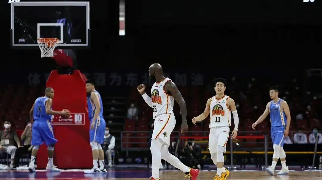 吉林东北虎惜败广东华南虎,东北虎击败虎王