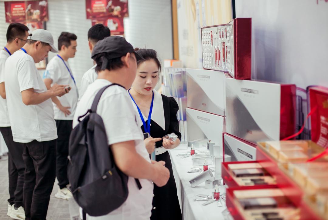 ​携手合作120余家优质连锁，第四届韩雅818美妆节盛大启幕