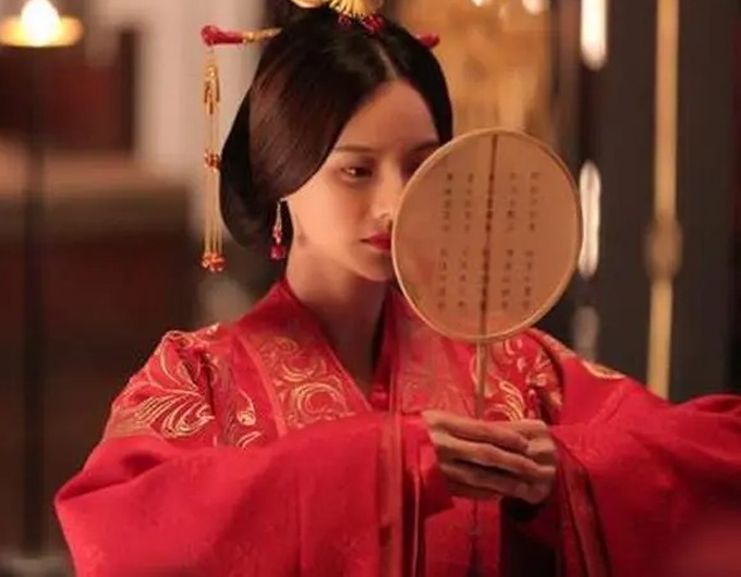 甄宓人品怎么样,甄宓凭什么被称为三国第一美女