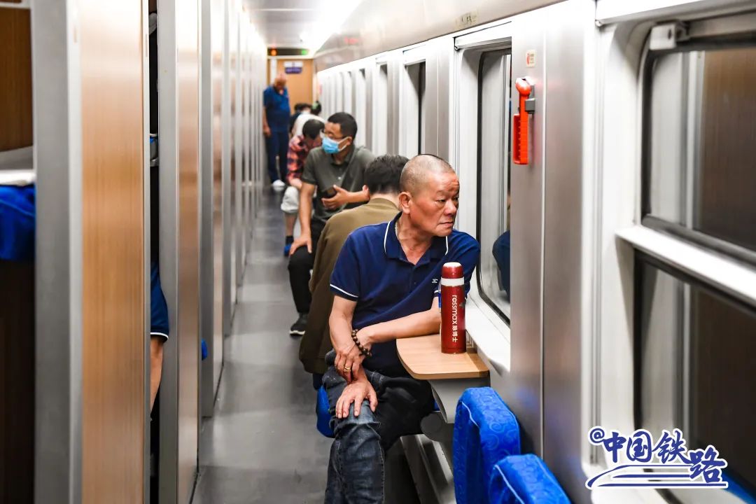 复兴号d728动卧一等卧是什么样的,复兴号二等卧啥样