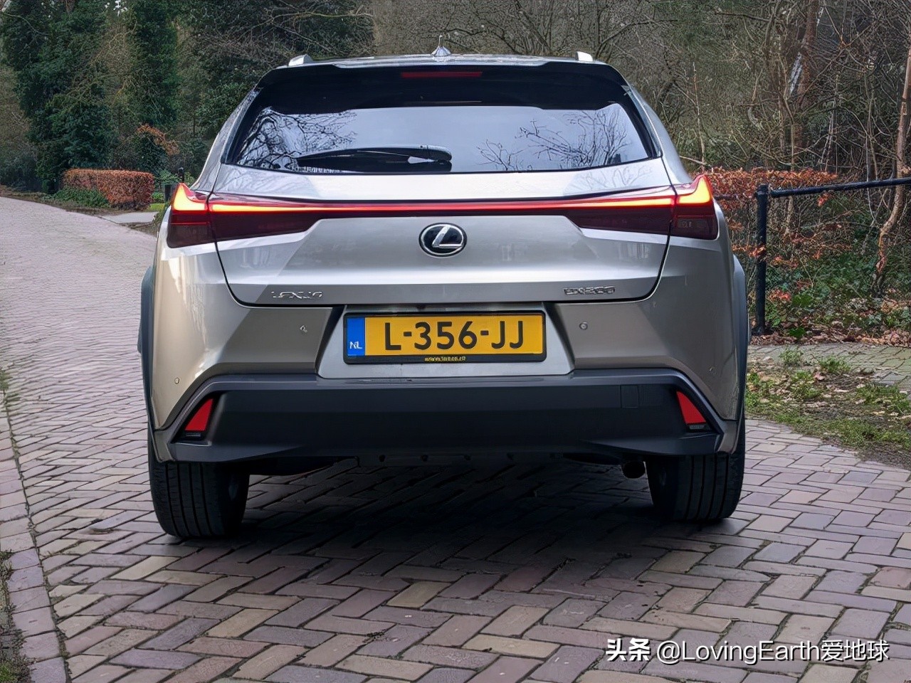 雷克萨斯ux200安全系数,雷克萨斯ux200双闪