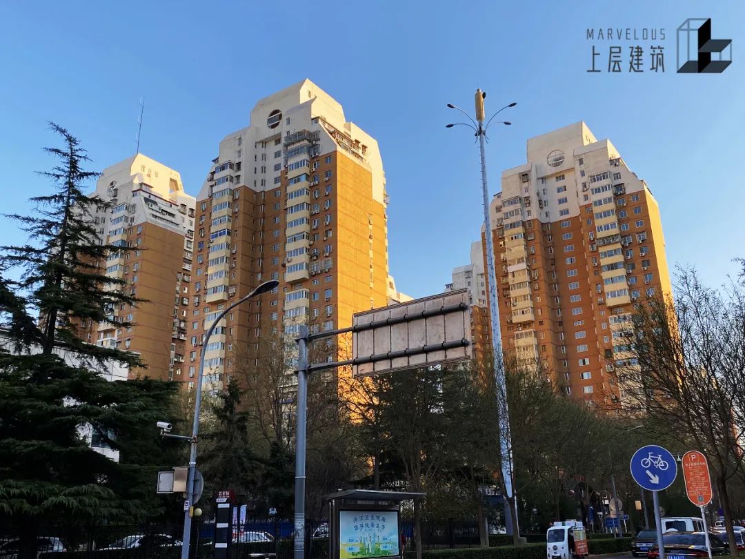 曾经的豪华别墅沦落成这样,曾经的豪宅别墅如今荒无人烟