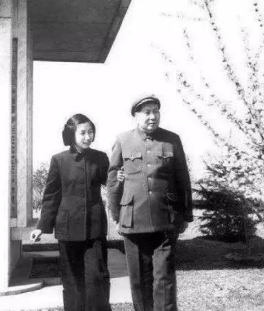 1984年李讷即将再婚，*青江**欲用工资给买东西，李讷：用不着你的钱