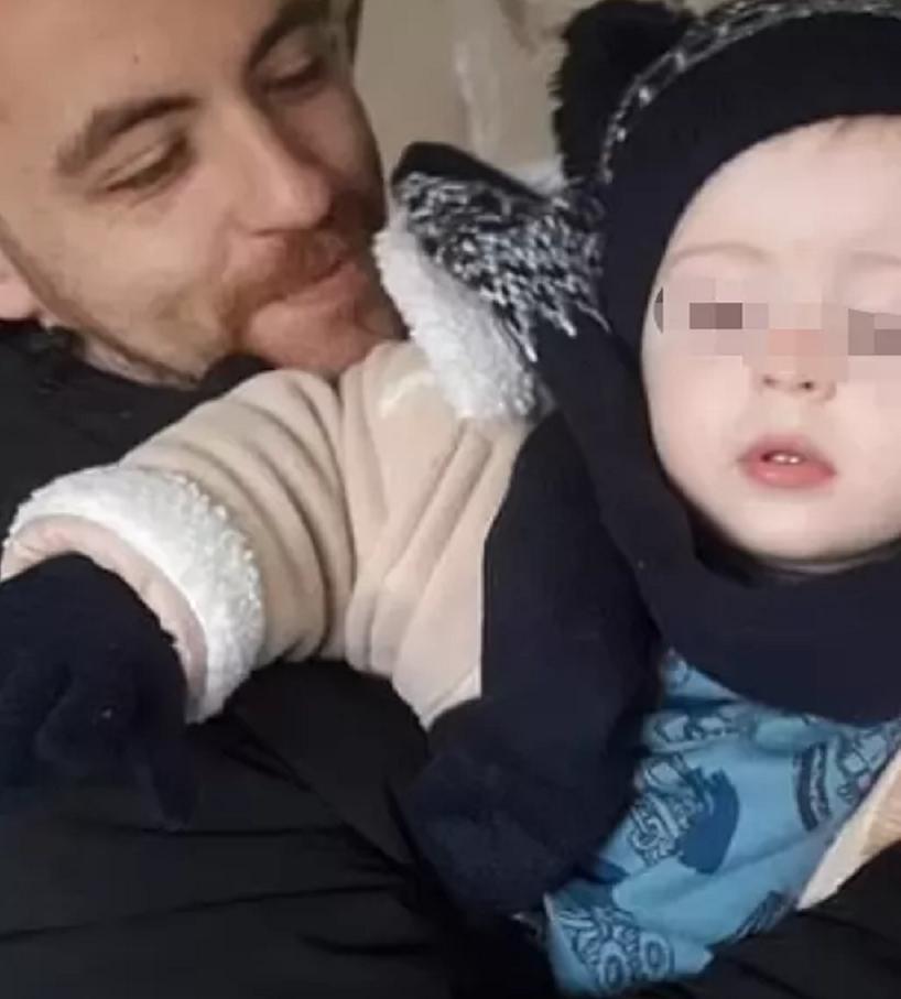 小男孩误吞一块纽扣电池,男童误吞纽扣电池超过24小时