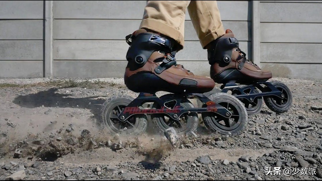 轮滑初学入门教程小孩,轮滑运动如何科学入门
