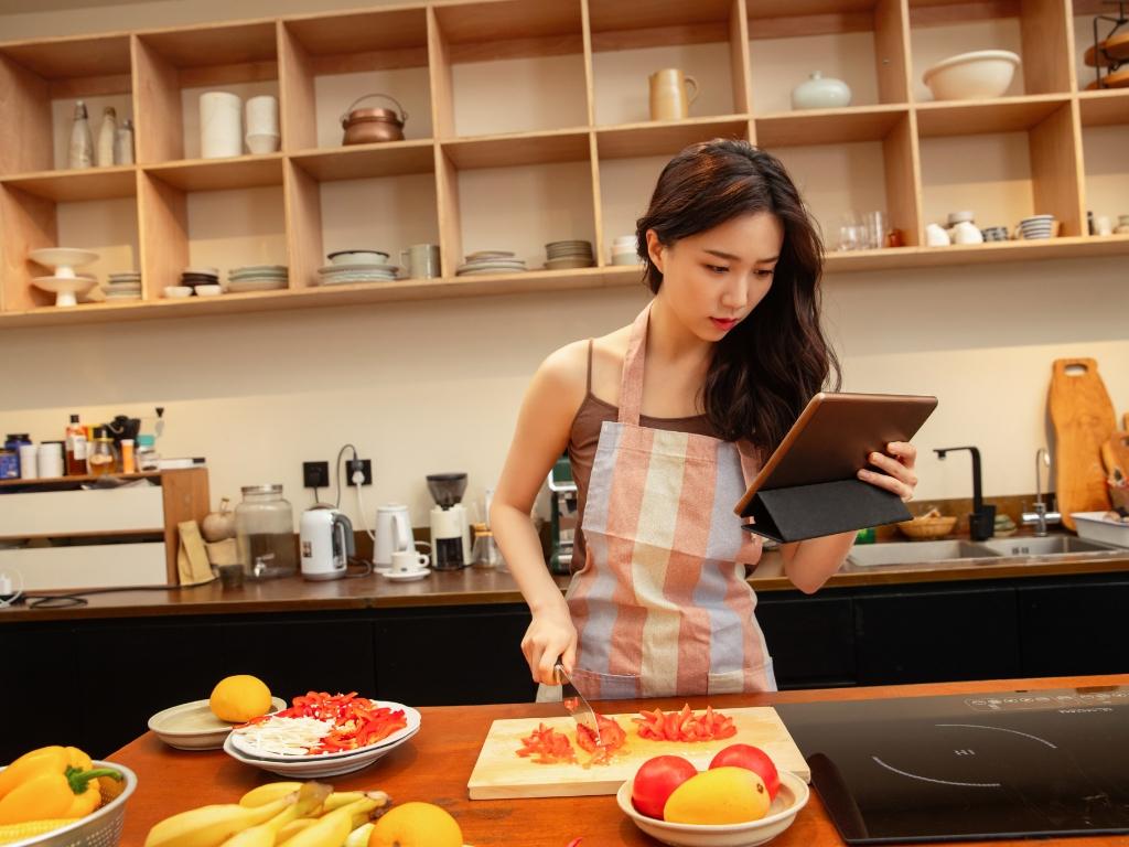 家里装修厨房装空调好吗,厨房装空调有多舒服