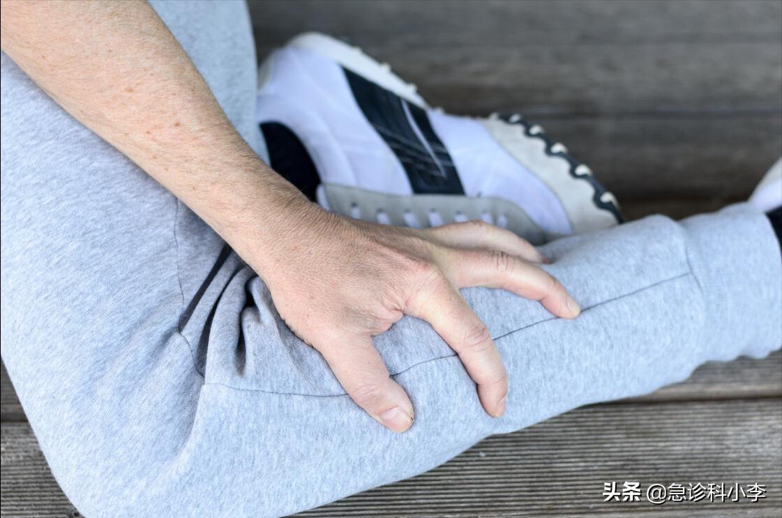 睡觉时突然腿抽筋是缺钙引起的吗,睡觉腿抽筋除了缺钙还有3个原因