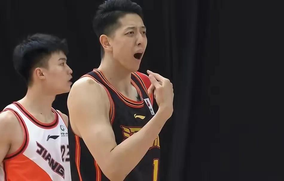 超级双塔失去威力，王牌锋线崴脚受伤，3连败让深圳被打回原形