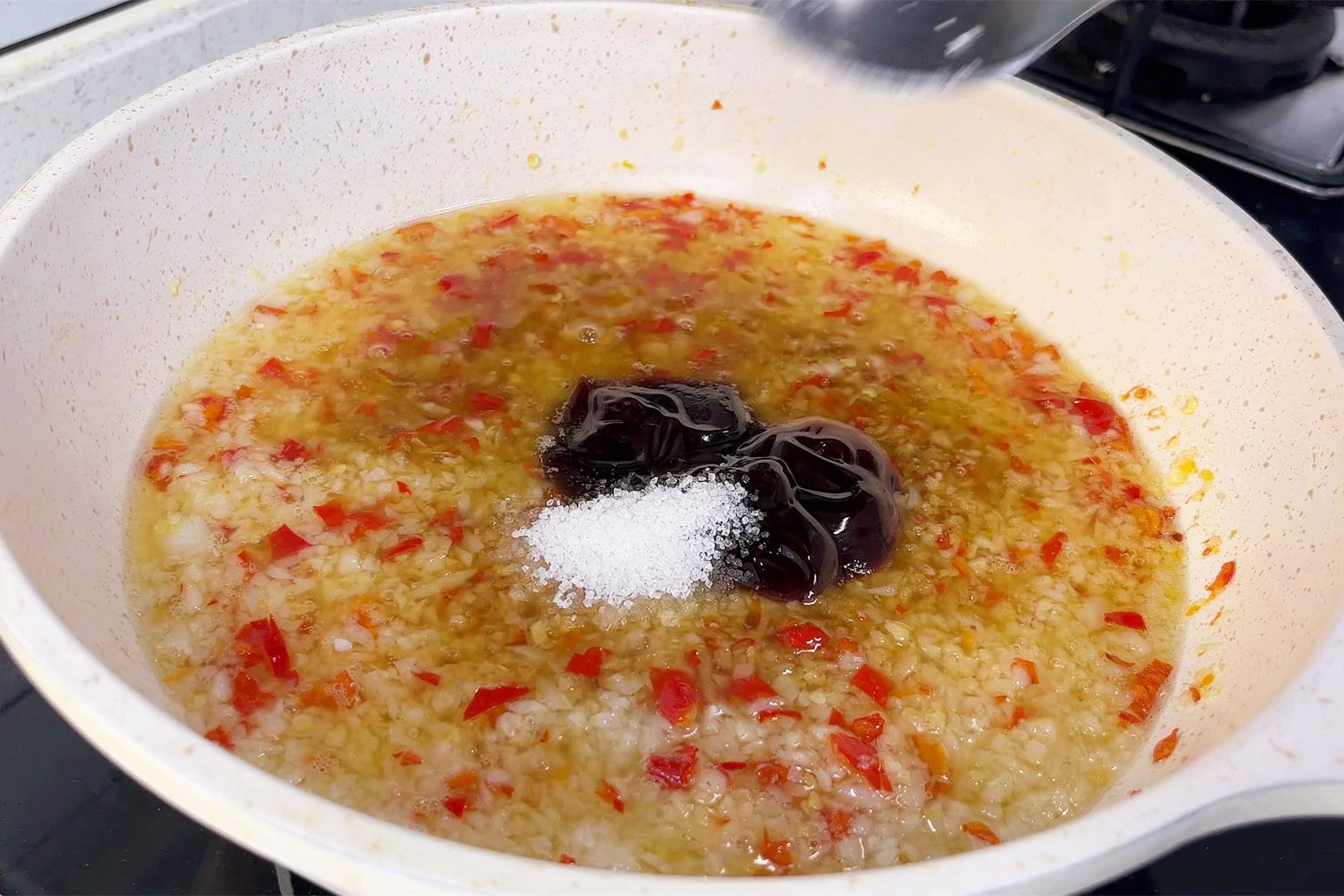 夜市里的花甲粉丝自己在家也能做,摆摊做花甲粉一份多少粉