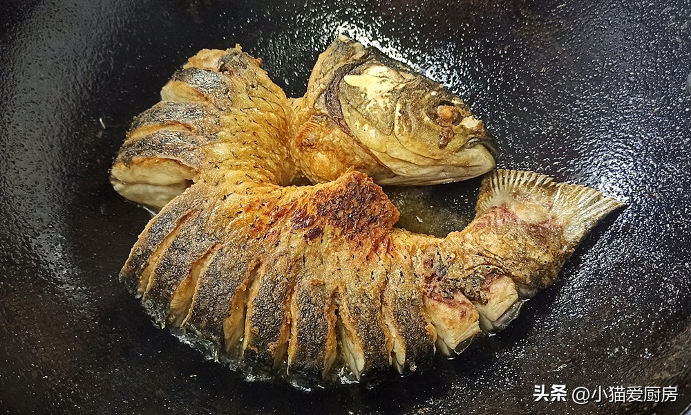 农村下酒菜泡椒蒸腊草鱼,酸菜泡椒草鱼的家常做法