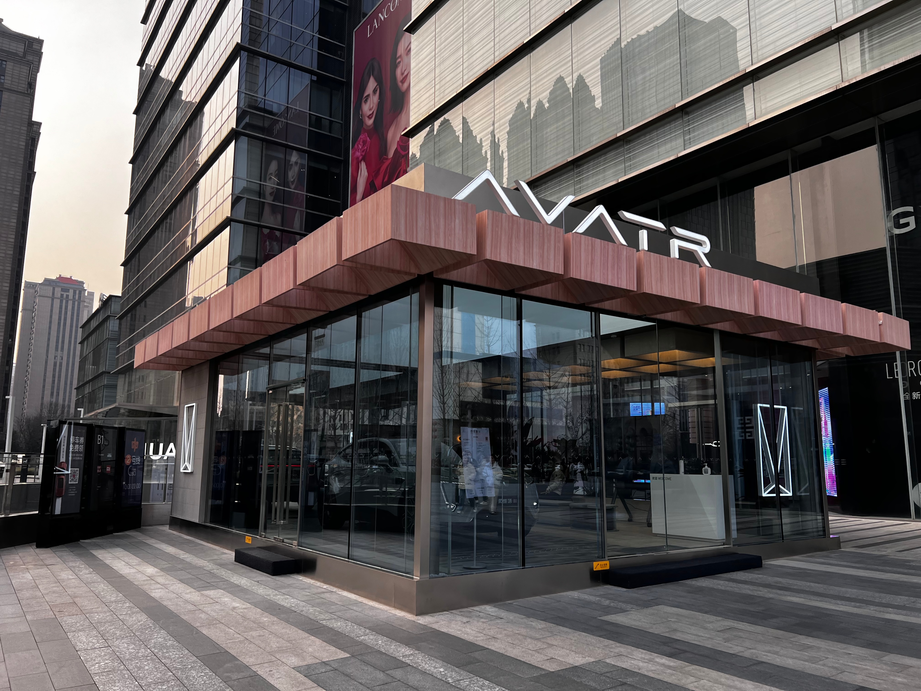 上海蔚来试驾车撞人致1死1伤,上海蔚来试驾车事故