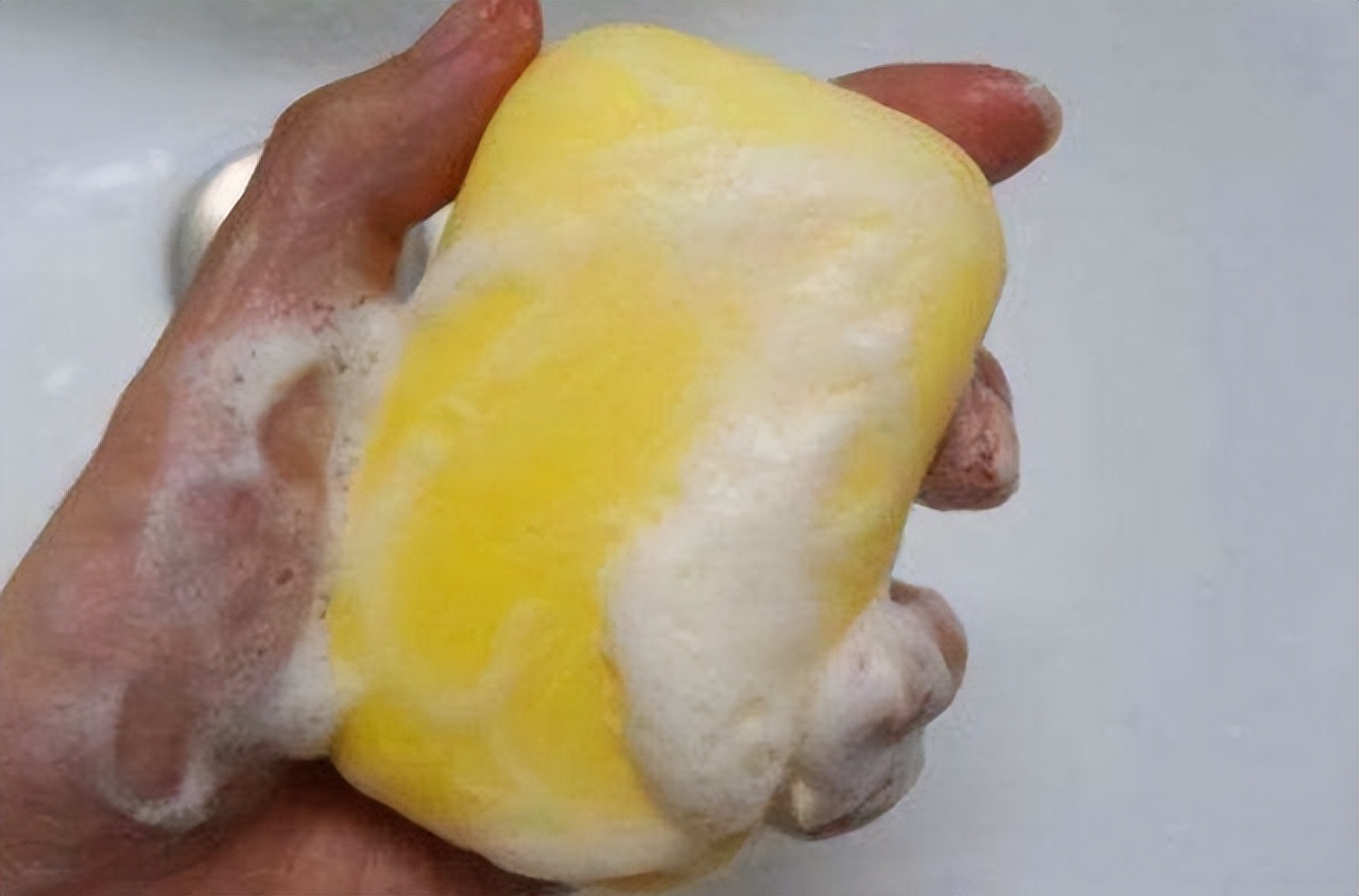 能长期使用硫磺皂洗头吗,坚持洗硫磺皂可以变白吗