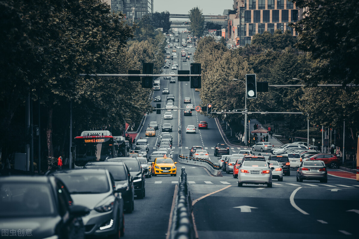 重庆的出租车为什么叫黄色法拉利,重庆法拉利出租车一般用什么车