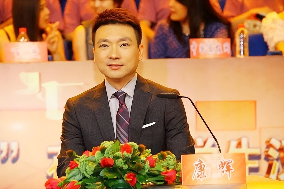 央视90后新闻联播主持人,中央台新闻联播女主持人飙泪