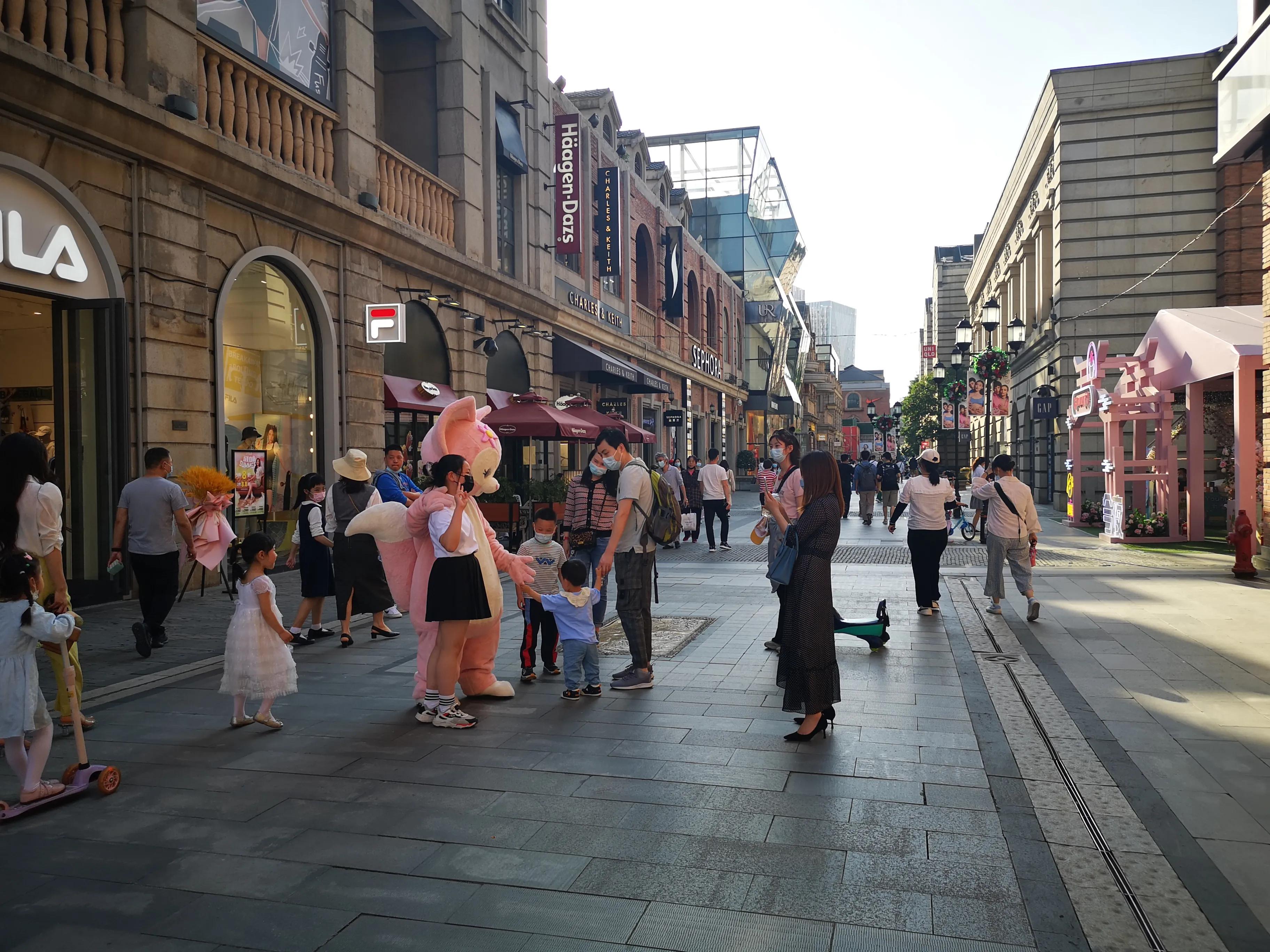 武汉恢复日常活力街头生活,武汉人回归正常生活更有信心