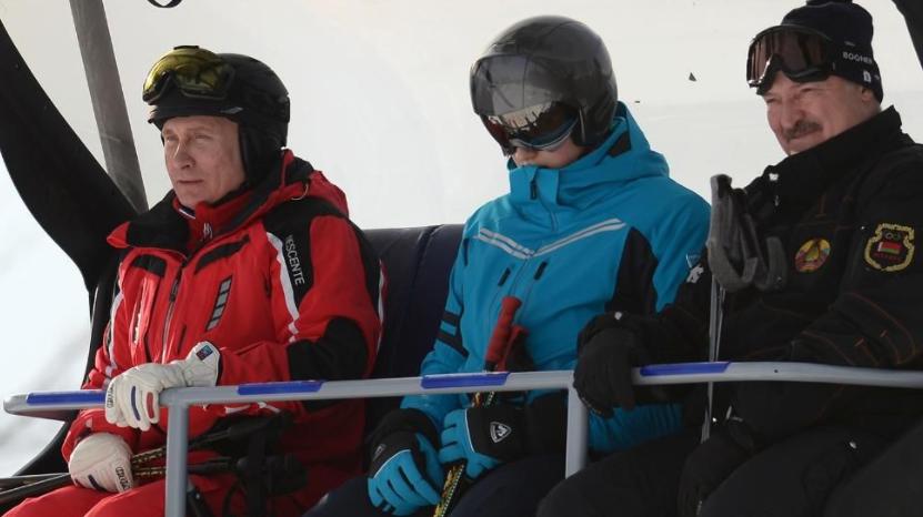 总统的糟糠之妻被分居27年，对方情人之子成第一儿子，很崇拜普京