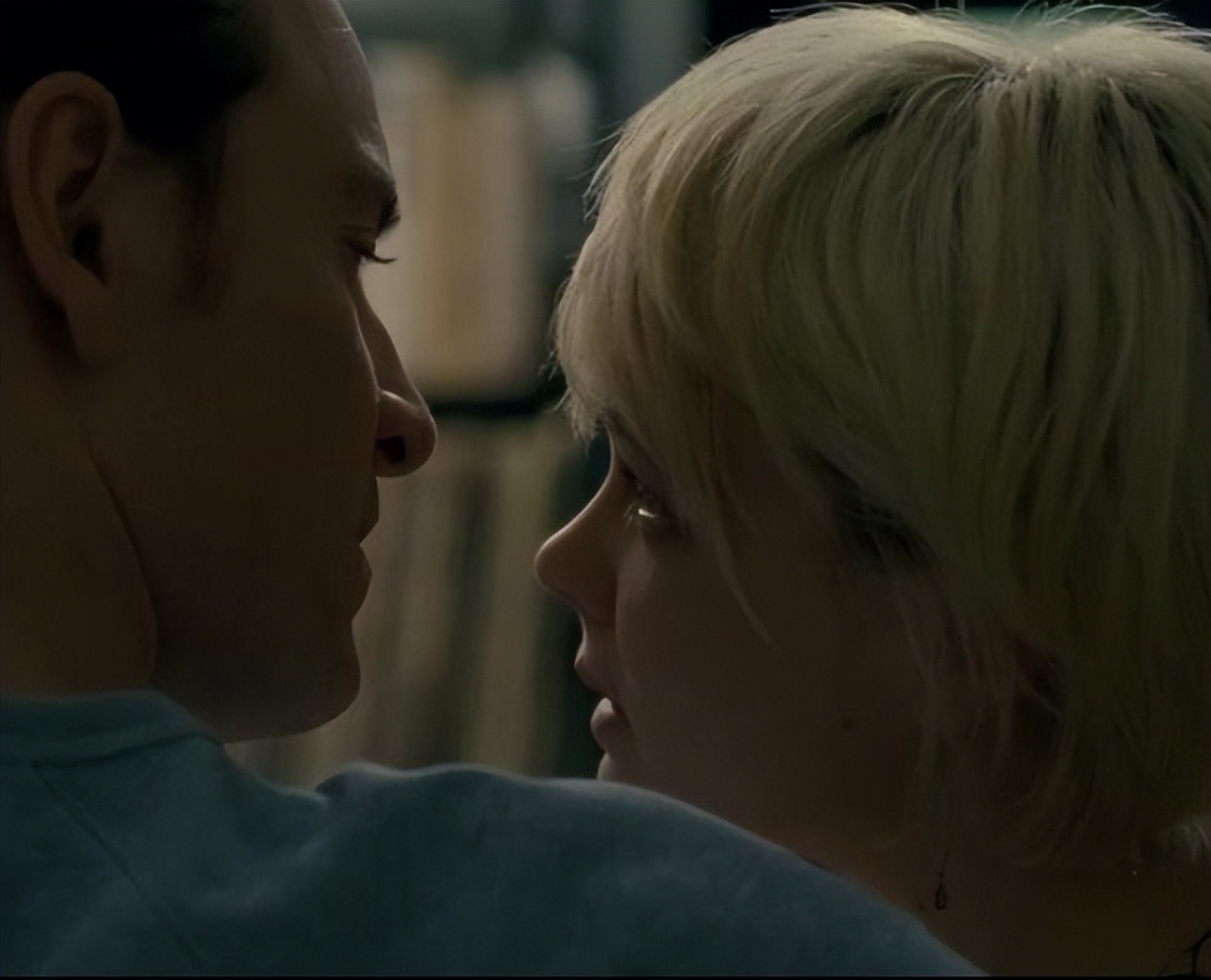 *人用成品**年销售量达千亿，女性是购买主力军