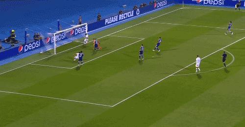 1-0爆冷！欧冠大礼包炸了：中超旧将一剑封喉，掀翻8亿豪阵