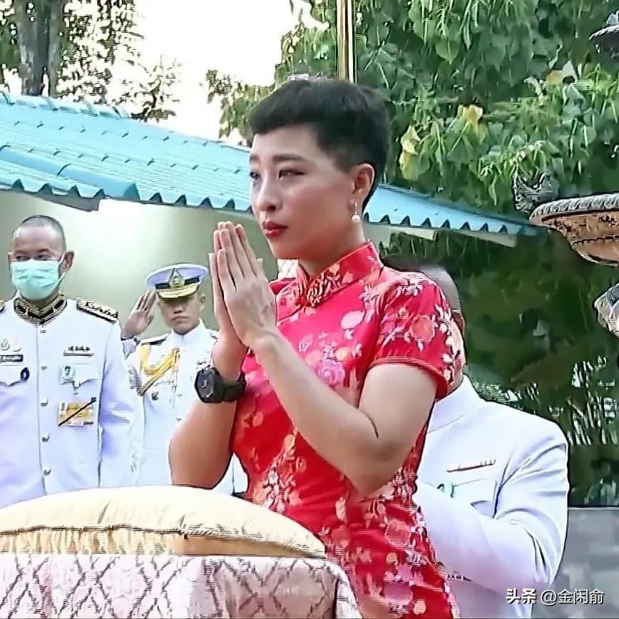 泰王和诗琳通握手,泰王室最新官方消息西拉