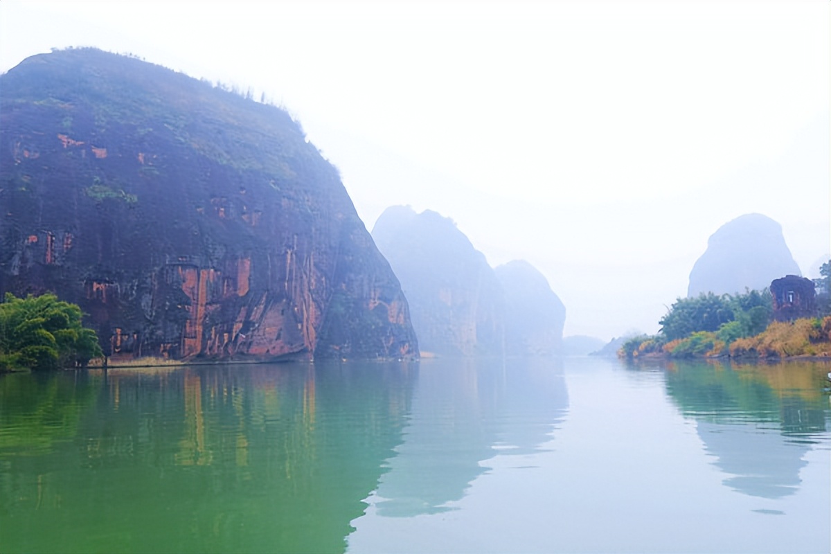 问道龙虎山，观“天下三绝”，“道教第一山”碧水丹霞入画来
