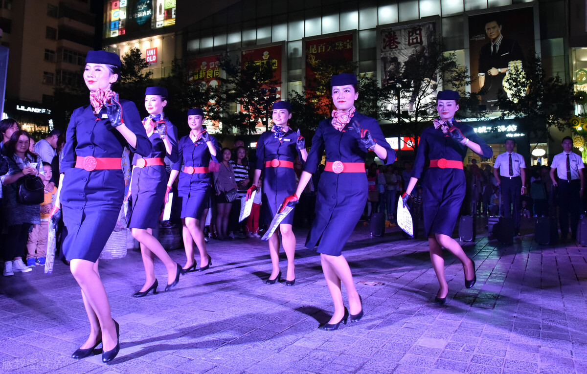 东航商务舱空姐颜值,东航空姐长得漂亮吗