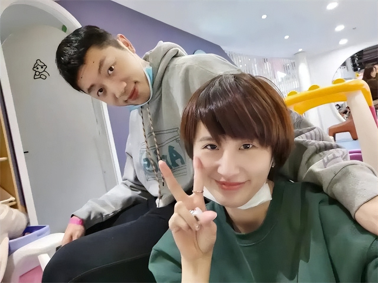 世界冠军许昕求婚现场,许昕乒乓球界的绯闻女友