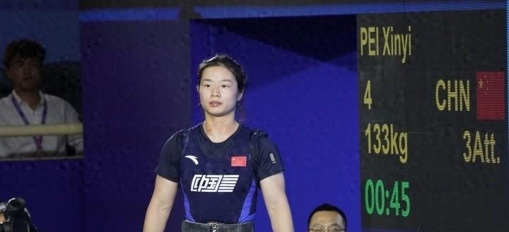 举重运动员怎么样锻炼核心力量,举重运动到底是健身还是伤害身体