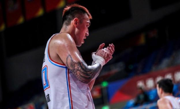 张宁绝平三分,张宁40分10篮板爆炸表现