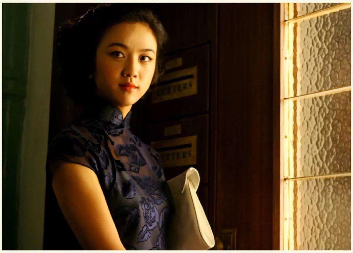 王佳芝这个傻姑娘,为了爱情丢了性命