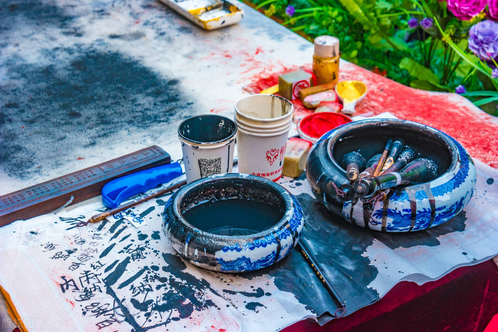 白墙脏了贴什么好,白墙脏啦