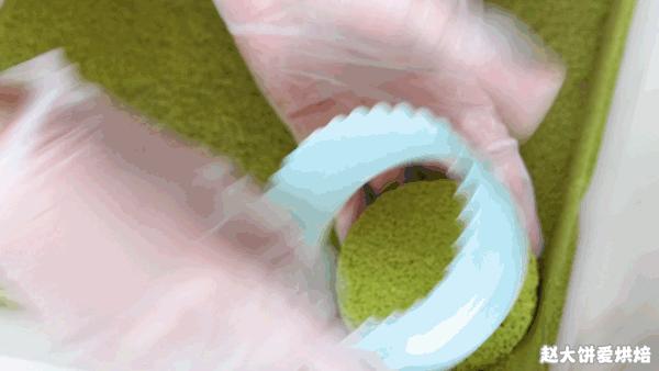 奶油巧克力蛋糕颜值与美味并存,diy颜值高简单不用烤箱小蛋糕