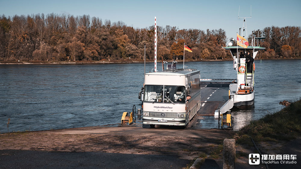 大巴变身移动办公室，德国IT男改装的赛特拉S 410 ESK巴士真惊艳