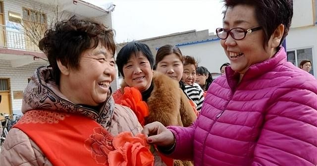 留守妇女给老公诉苦视频,留守妇女向老公诉苦