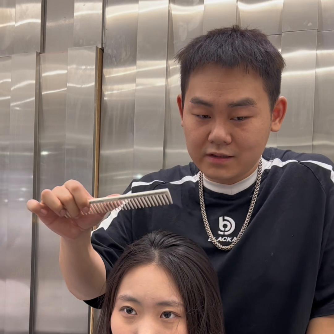 短发刘海怎么剪发量少点,厚重的八字刘海怎么剪蓬松