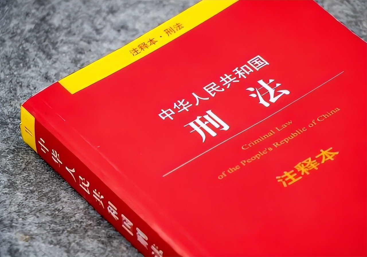 变态*杀凶**案！少女惨遭变态*魔色**砍成人彘，下身被塞满韭菜死去！
