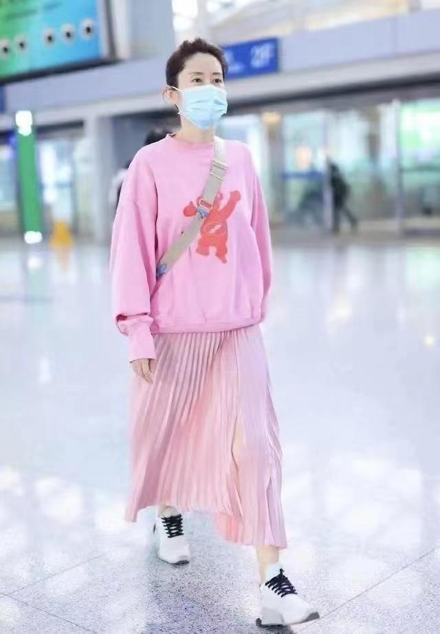 刘敏涛同款穿搭,刘敏涛穿搭白装出席活动