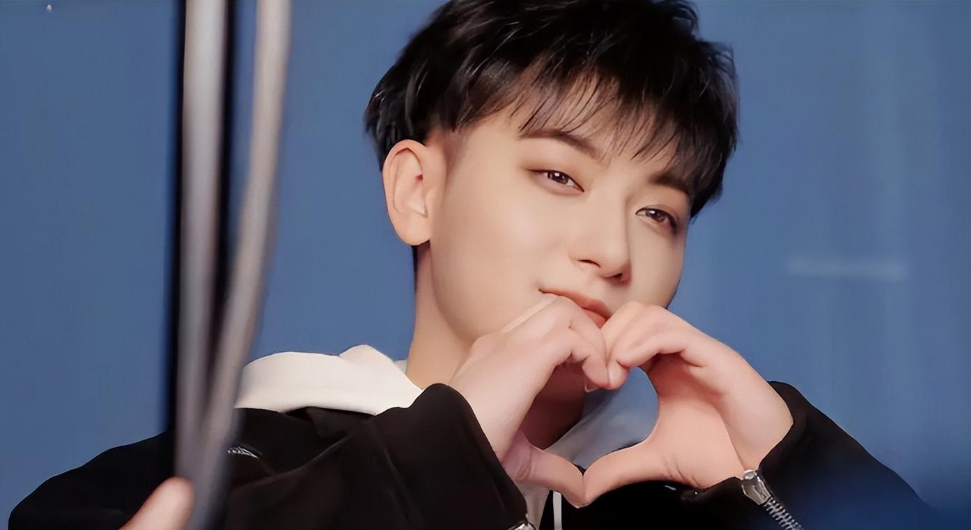 归国四子鹿晗关晓彤,鹿晗带关晓彤录五哈是哪一期