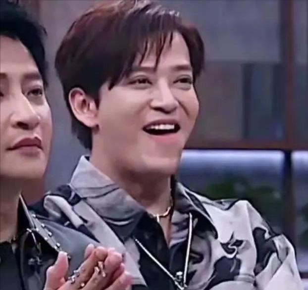 老演员整容脸变形,老年人整容前后照片