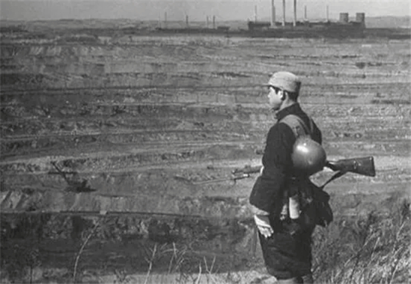 八路军夜间看到一只狼发现有埋伏,八路军遭鬼子追击