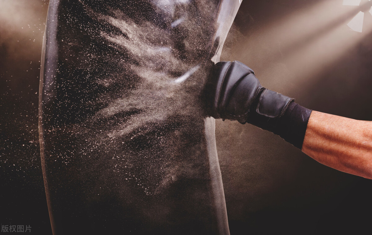 3-5-2阵型在现代足球比赛中的使用,足球最强阵型4-3